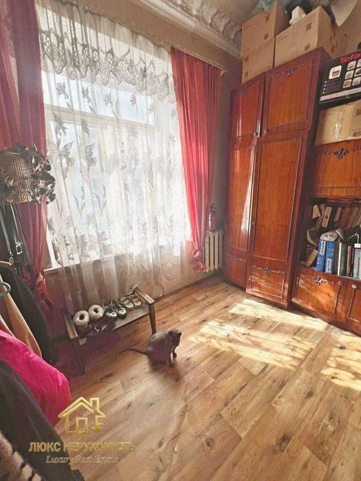 Продам 4 ком. квартиру переулок Щепной, между Базарной и Усп.