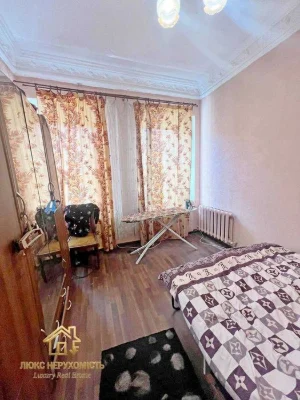 Продам 4 ком. квартиру переулок Щепной, между Базарной и Усп.