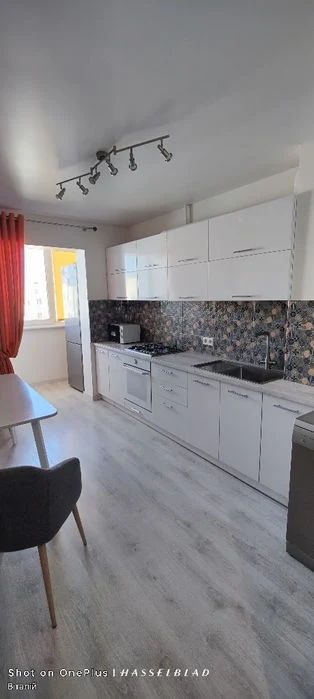 Продам 3-комнатную квартиру в приморском районе