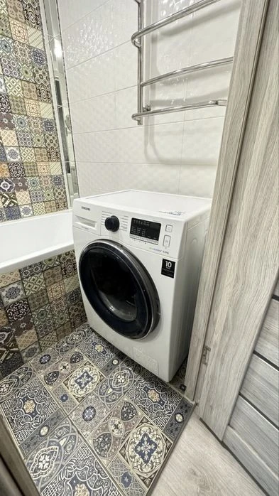 Продам 3-комнатную квартиру в приморском районе