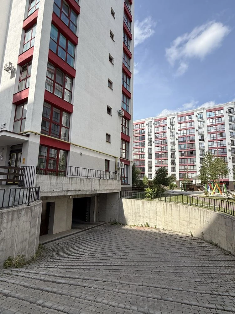 Продається паркомісце в ЖК Містечко Козацьке