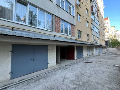 Продається гараж на м-ні Пасічна