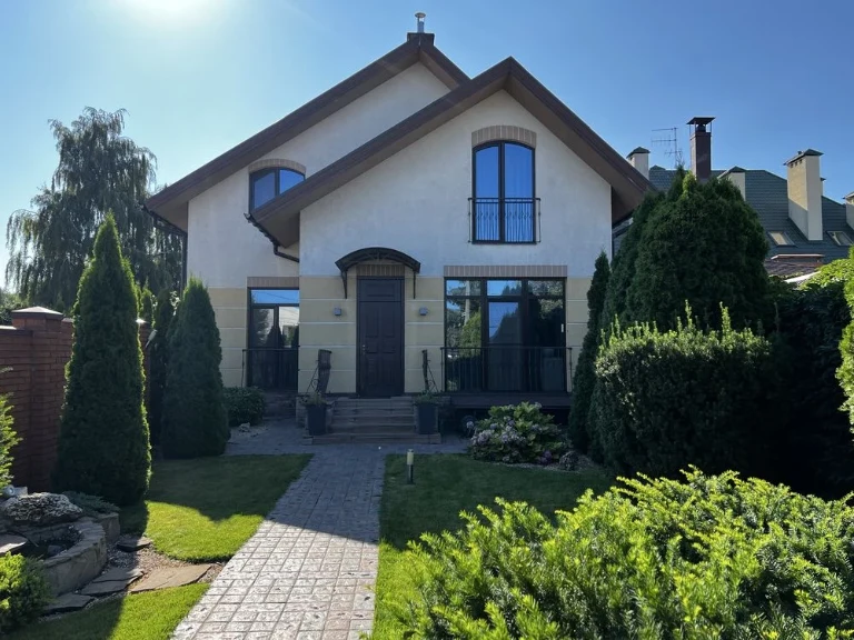 Продам дом  улица Динамо  раен Даффи