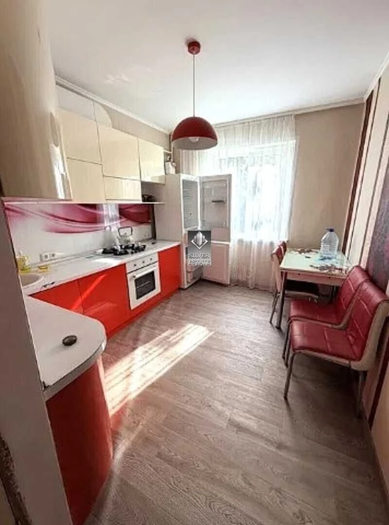Продаж 2-кімнатної квартири роздільного планування, вул. Руб