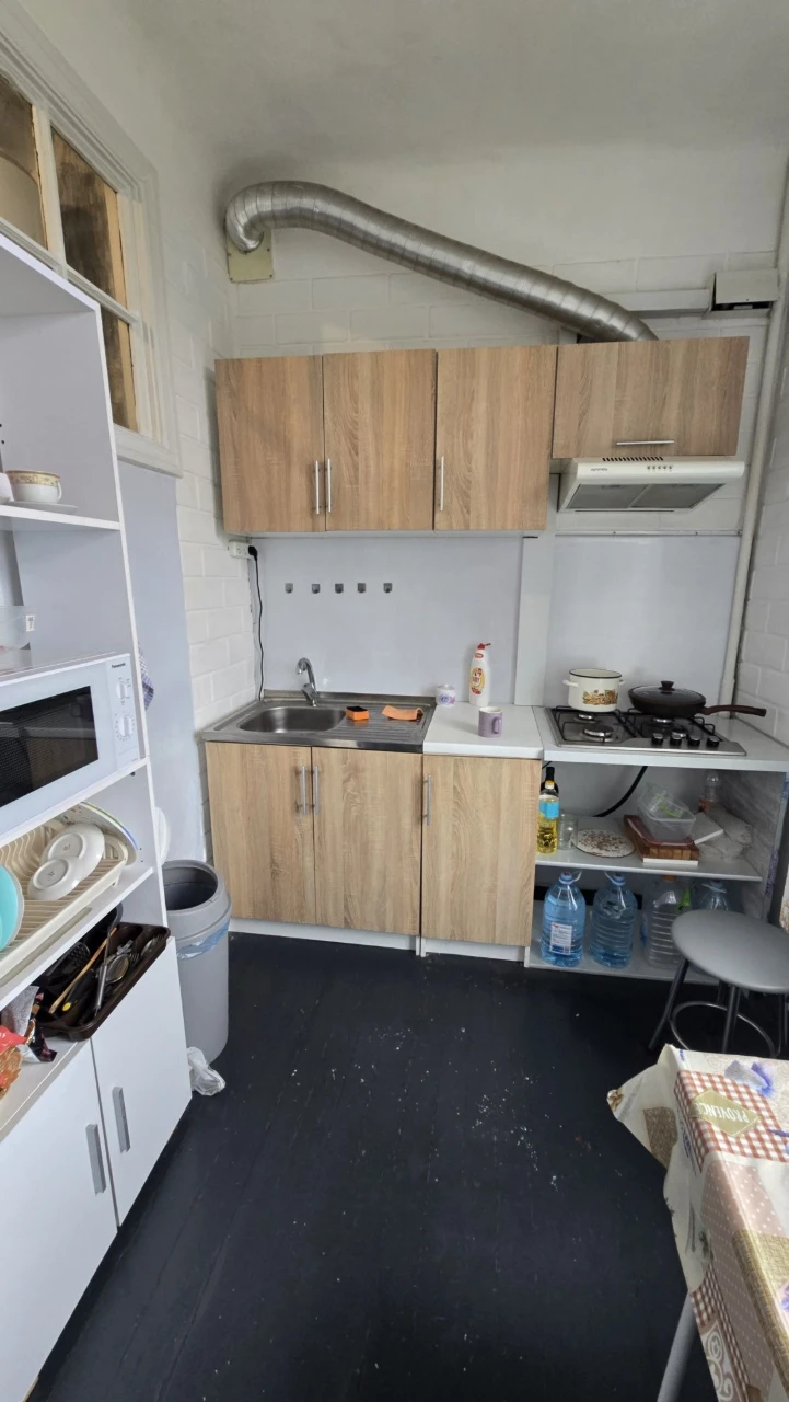 Двокімнатна сталінка, кв. 50 кв.м. в гарному стані на площі