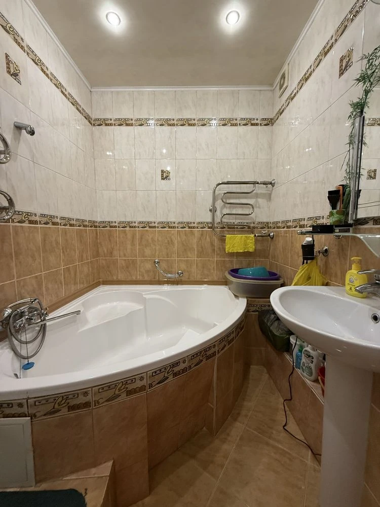Продам  4 ком.кв .Комфортный 2 этаж