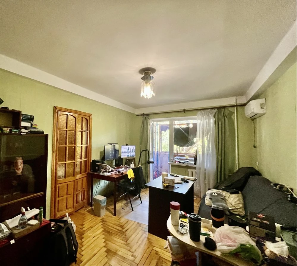 2-room apartment for sale. Area of the Shopping Center of Ukraine.