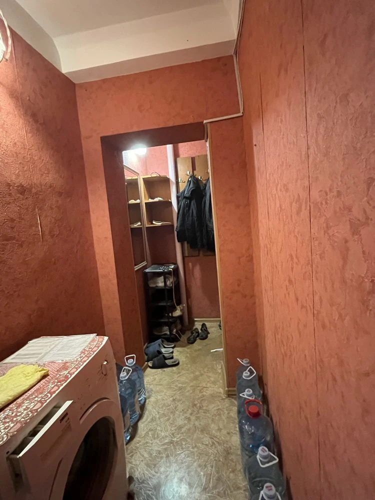 2-room apartment for sale. Area of the Shopping Center of Ukraine.
