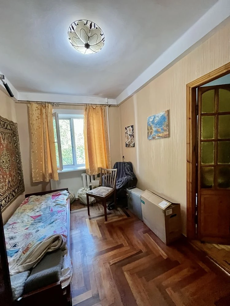 2-room apartment for sale. Area of the Shopping Center of Ukraine.