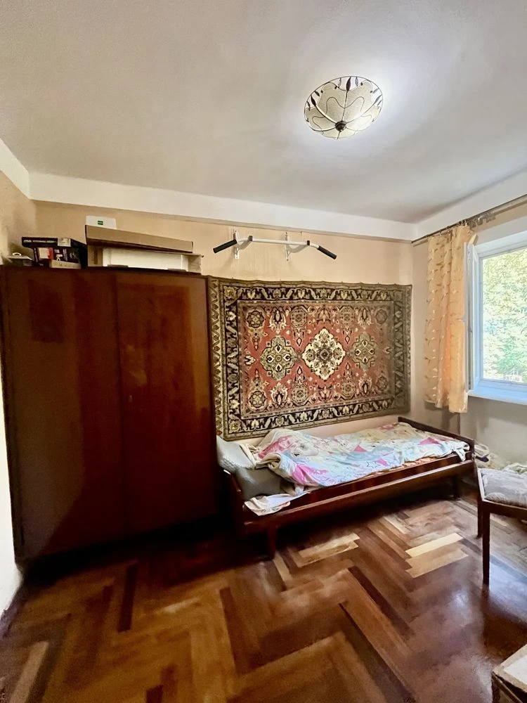 2-room apartment for sale. Area of the Shopping Center of Ukraine.
