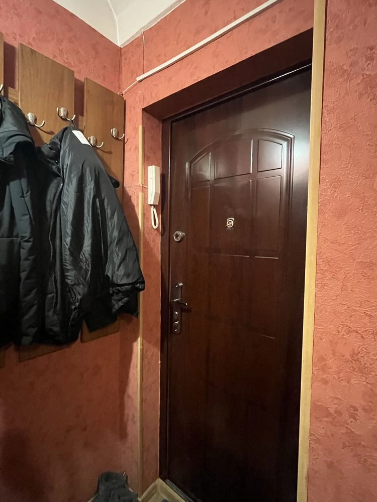 2-room apartment for sale. Area of the Shopping Center of Ukraine.