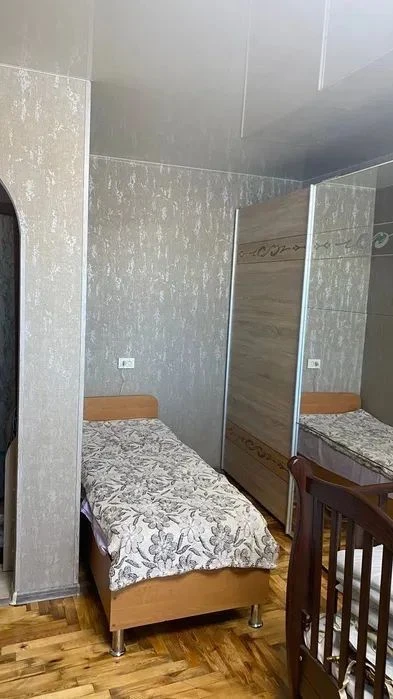 I will sell 1 sq. m. street Bulvar Stroiteley. Super price.