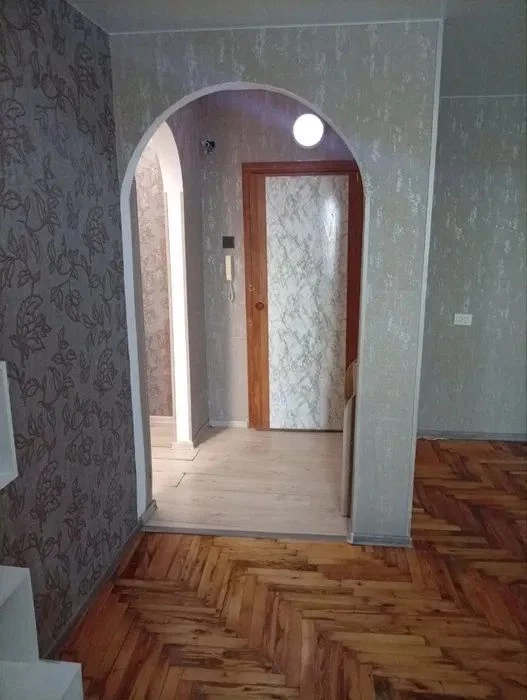 I will sell 1 sq. m. street Bulvar Stroiteley. Super price.
