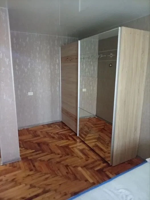 I will sell 1 sq. m. street Bulvar Stroiteley. Super price.