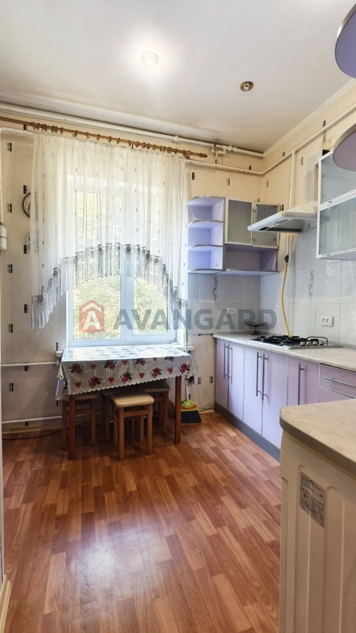 Продается 2-х комнатная квартира в Александровском районе.