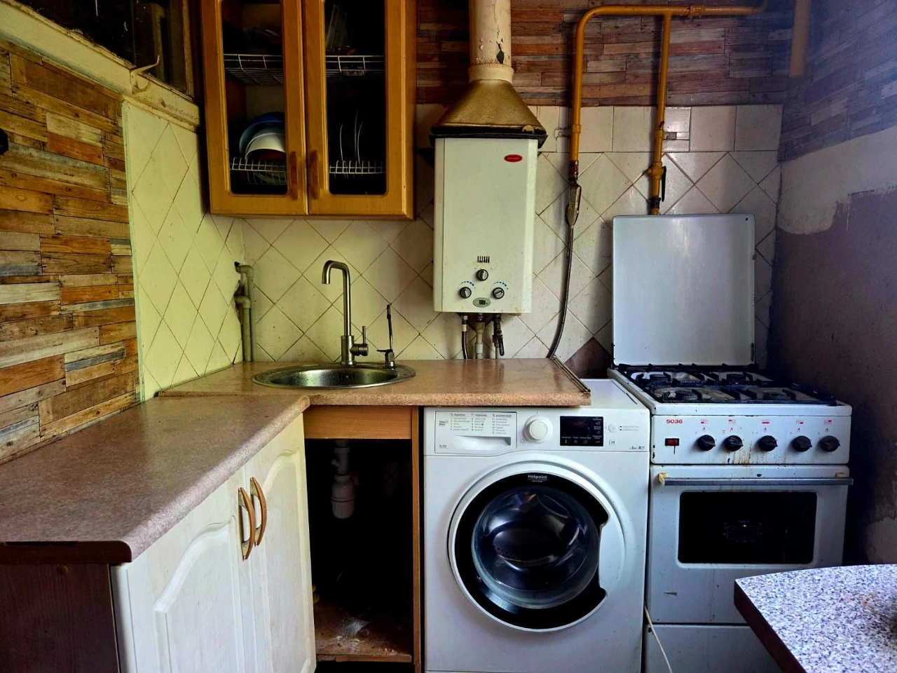 Продам двухкомнатную квартиру бул. Центральный без ремонта