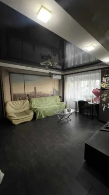 I will sell a 3-room apartment in the shopping center district of Ukraine
