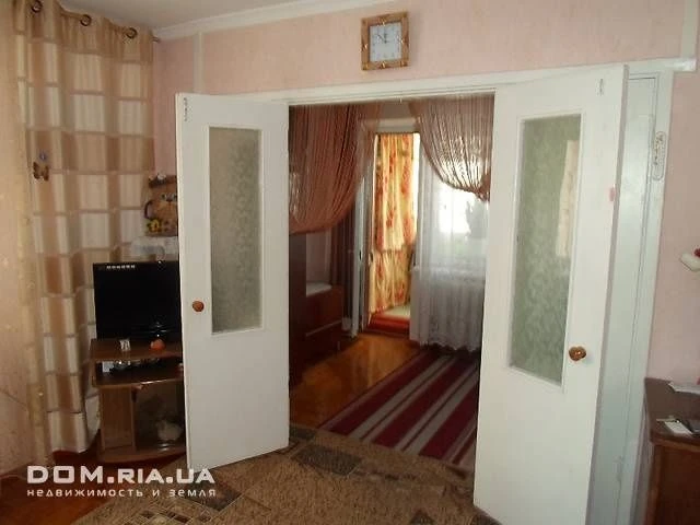 I will sell an apartment with a large balcony in the Center, Voznysenovsk
