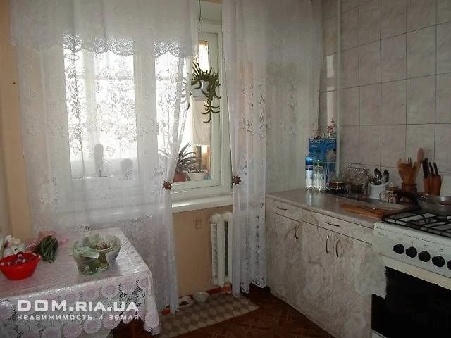 I will sell an apartment with a large balcony in the Center, Voznysenovsk