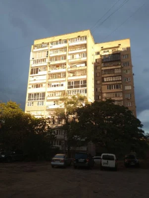 I will sell an apartment with a large balcony in the Center, Voznysenovsk