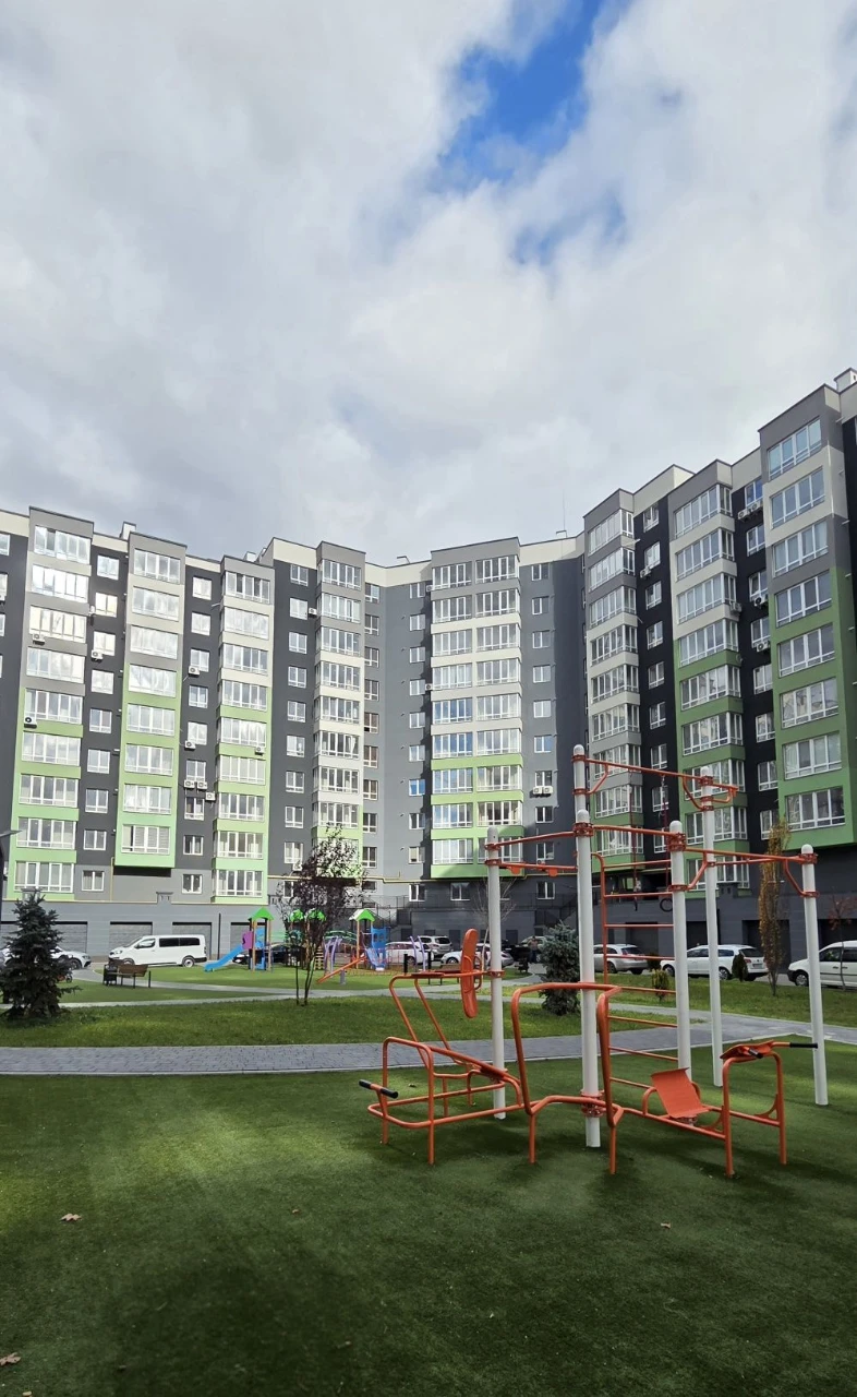 Вигідно! Велика двокімнатна квартира біля  Озера   Газове оп