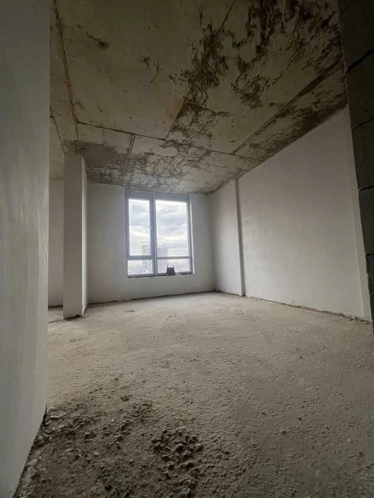 Продаю 2 кімнатну квартиру з видом на озеро в ЖК " Манхеттен