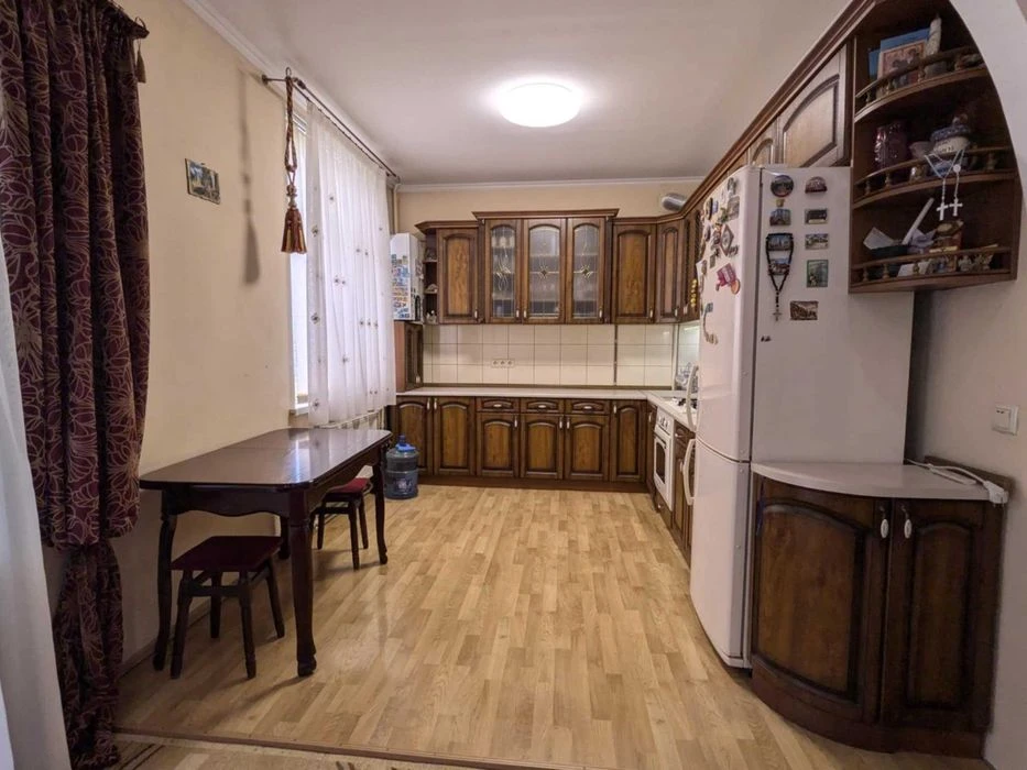 Продається 3к.дворівнева квартира район вокзалу.