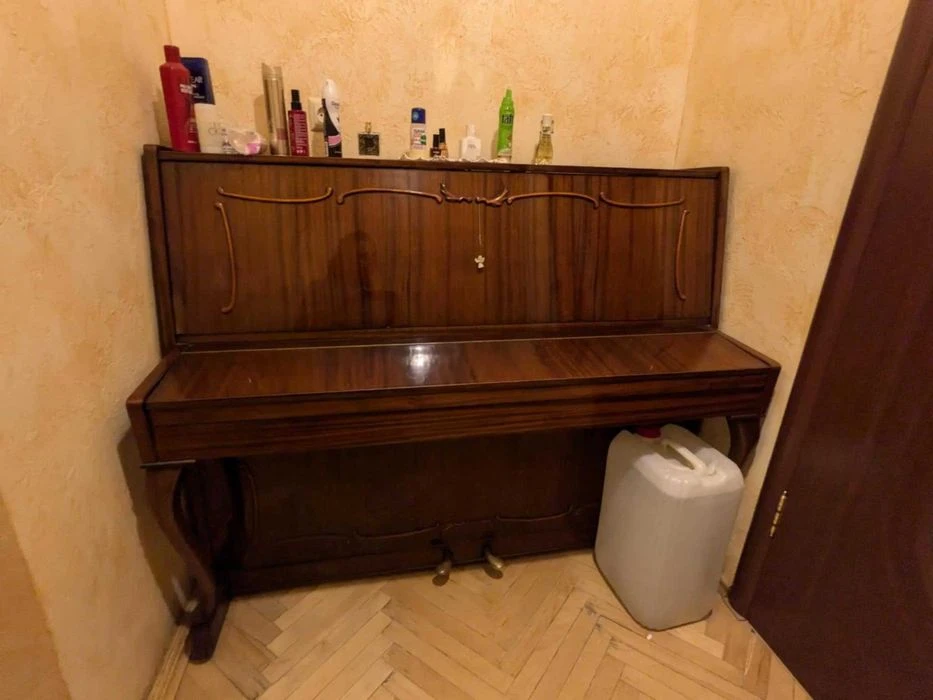 Продається 3к.дворівнева квартира район вокзалу.