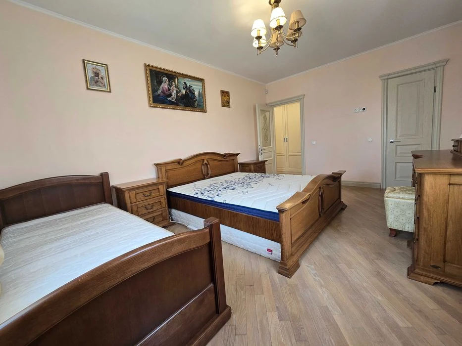 Дворівнева квартира 157 м² з дорогим ремонтом , вул. Тролейб