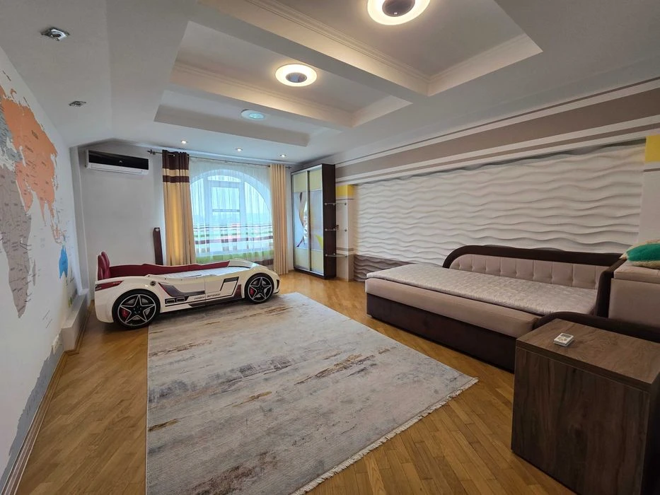 Дворівнева квартира 157 м² з дорогим ремонтом , вул. Тролейб
