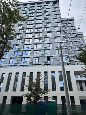 1-кімнатна квартира з частковим ремонтом, біля парку, з Парк