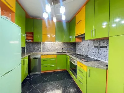 Продається велика 3 кім.квартира ,вул. Довженка