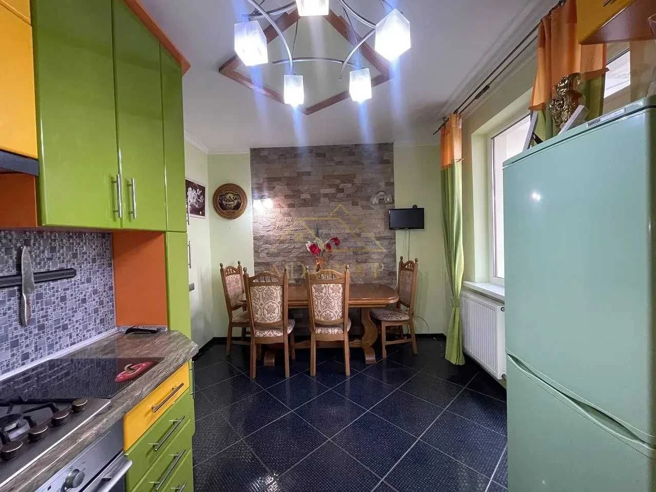 Продається велика 3 кім.квартира ,вул. Довженка