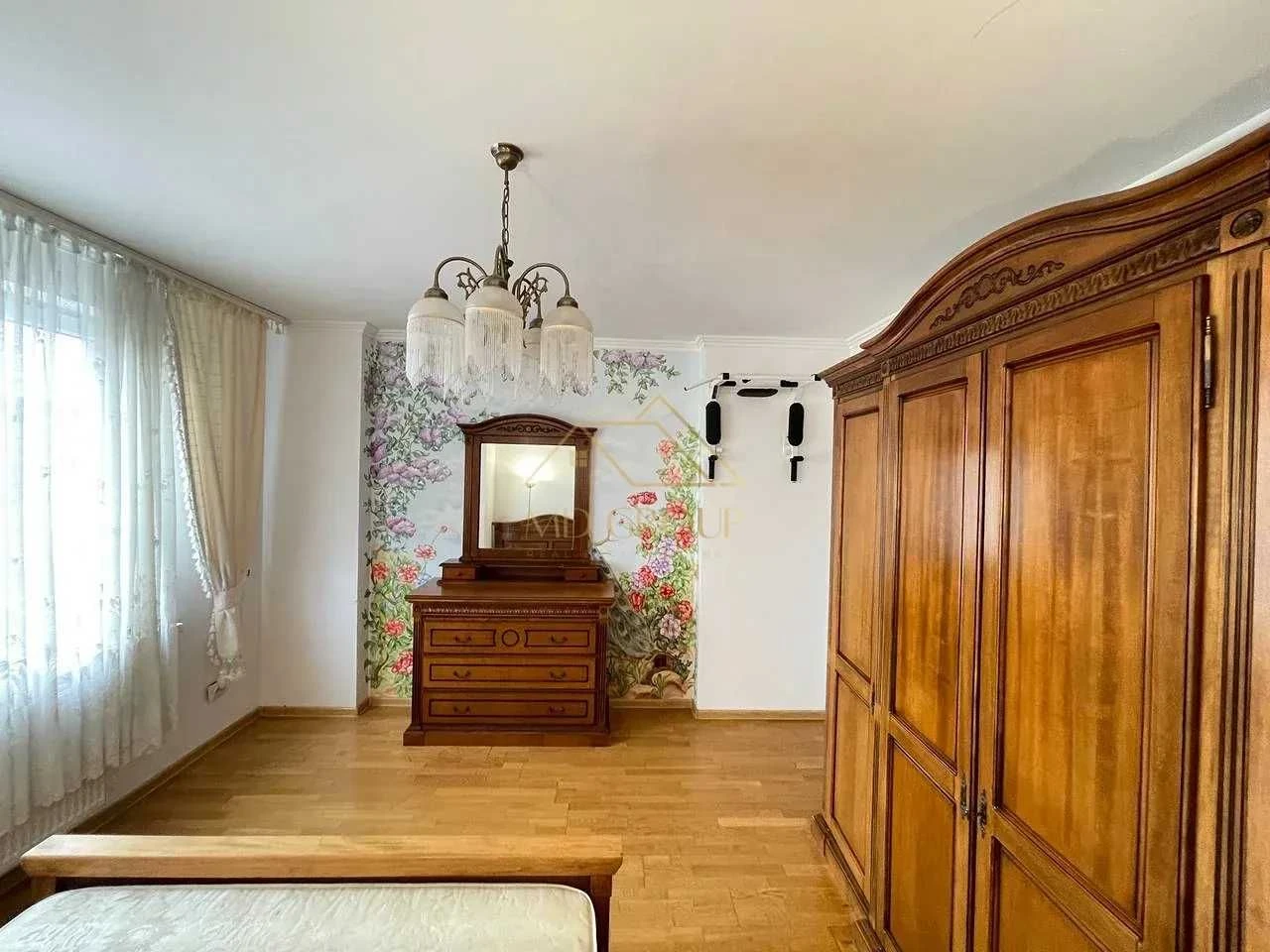 Продається велика 3 кім.квартира ,вул. Довженка