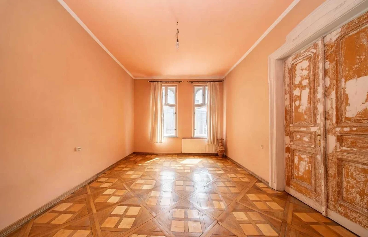 Продажа уникальной двухуровневой квартиры в Австрийском доме