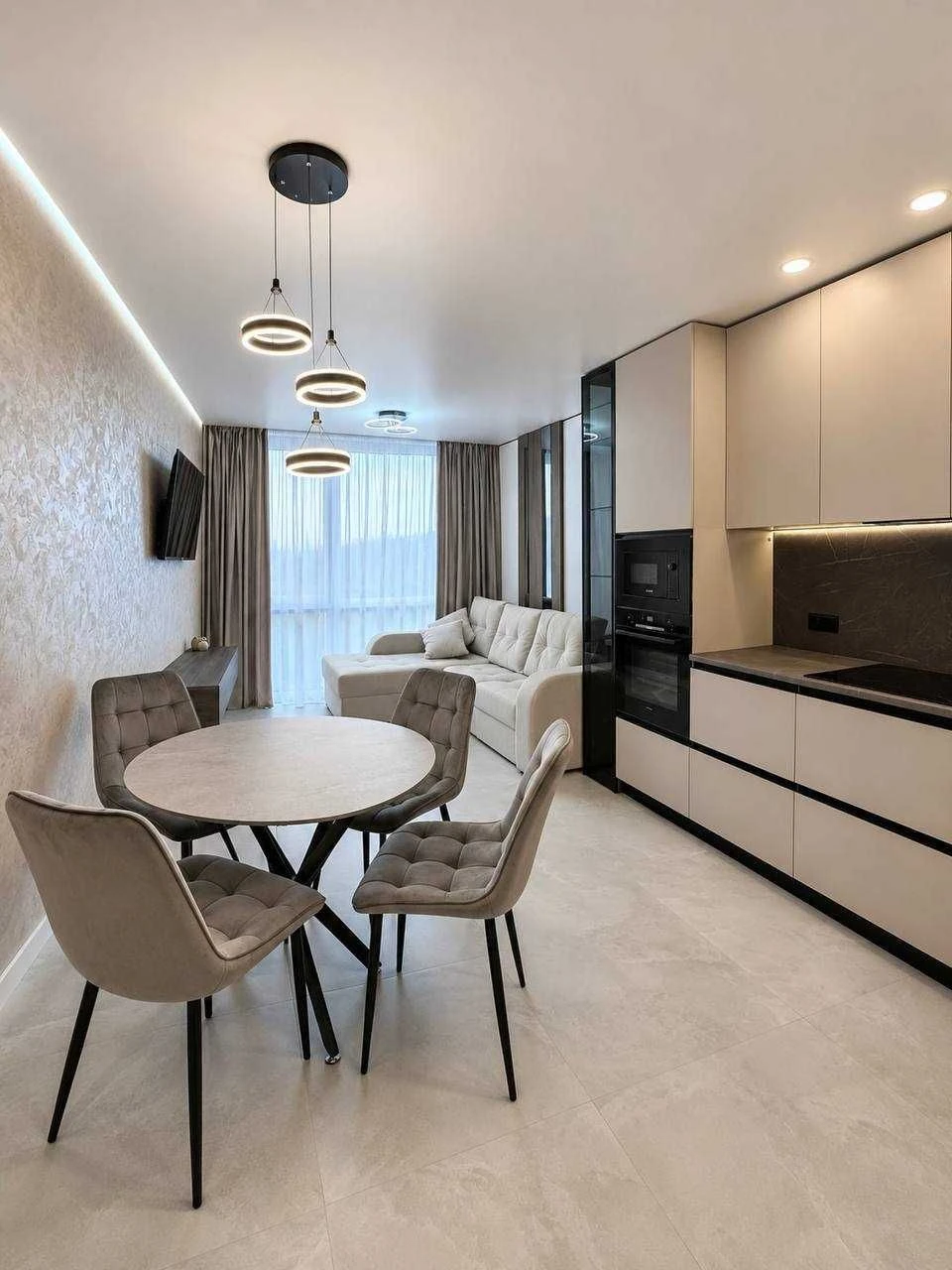 The apartment is 46 m2, fully equipped and with high-quality renovation.