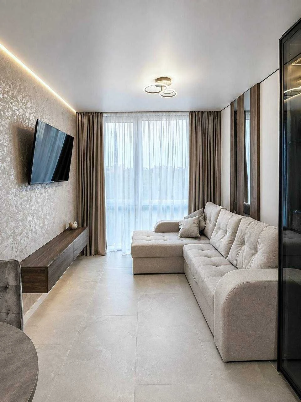 The apartment is 46 m2, fully equipped and with high-quality renovation.