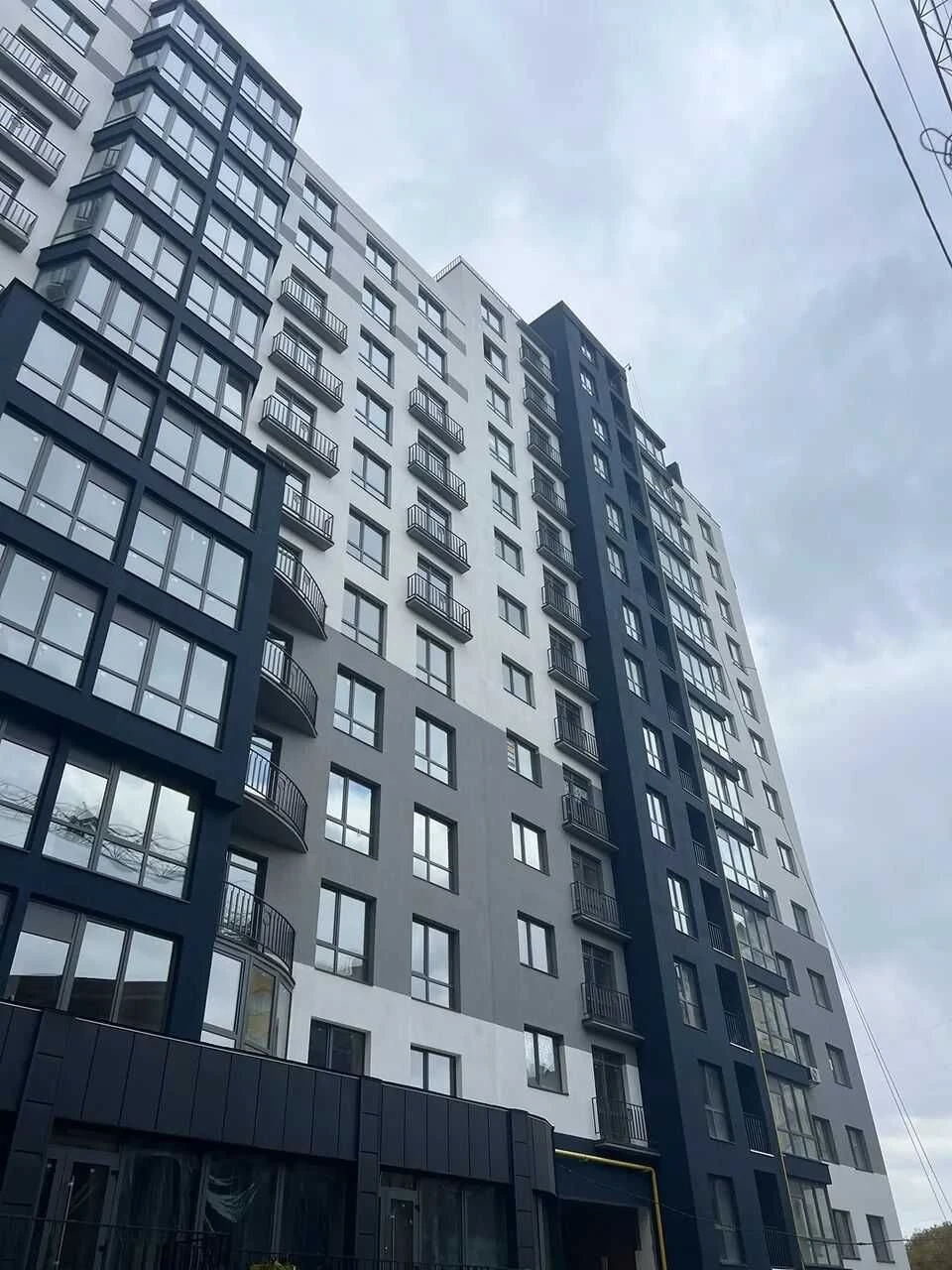 Двохрівнева видова квартира в центрі міста з терасою