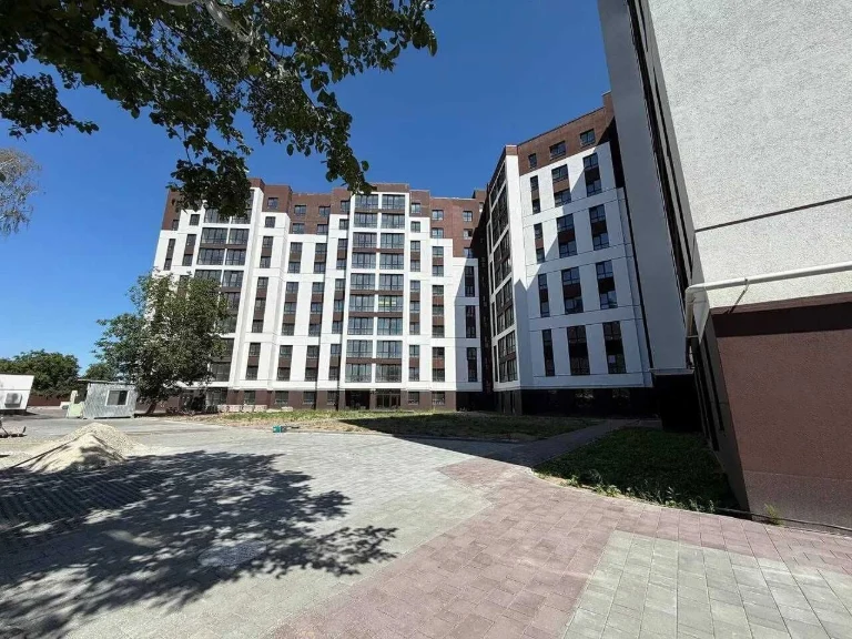 1 кімнатний сирець поруч з озером за топ ціною