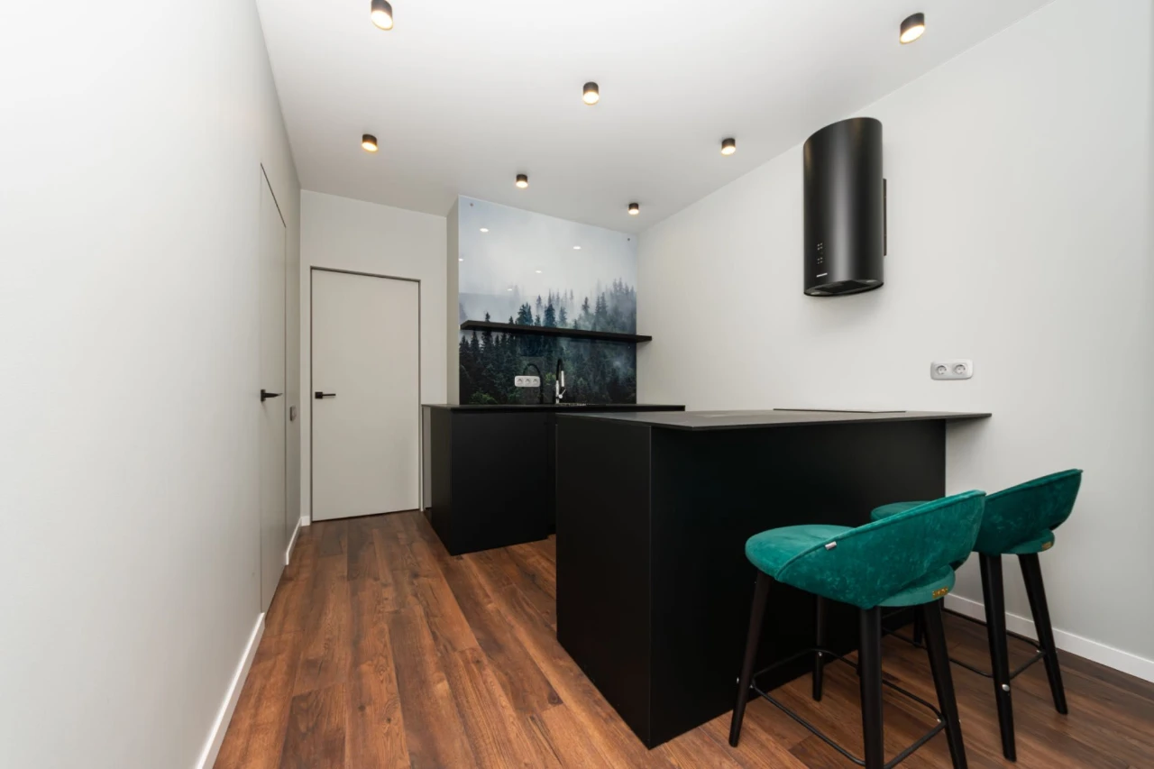 Unique 1-room apartment with premium renovation near Mi