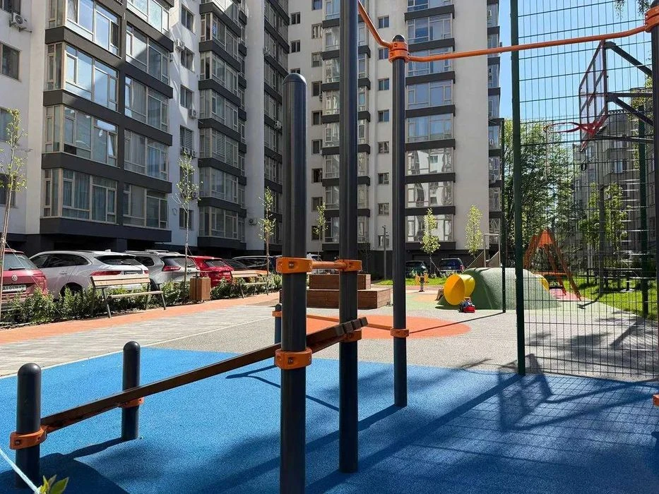 Стильна однокімнатна біля парку Шевченка
