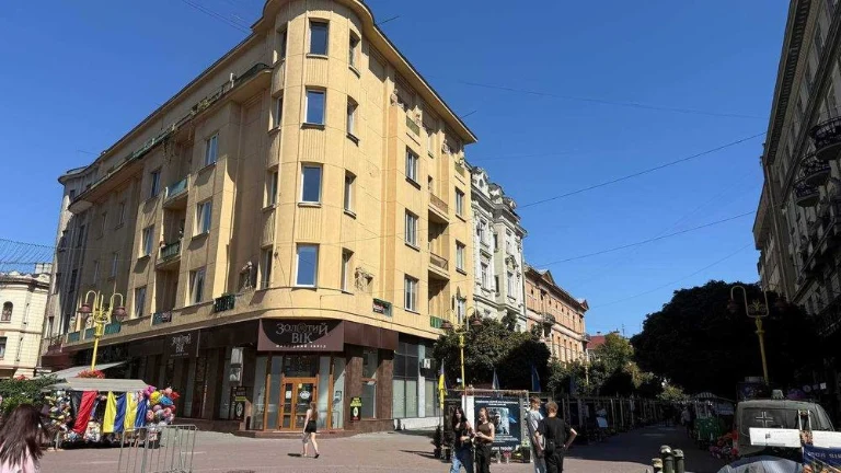 Продається 2 рівні, 2 кімнати, балкон — і дух старої Європи