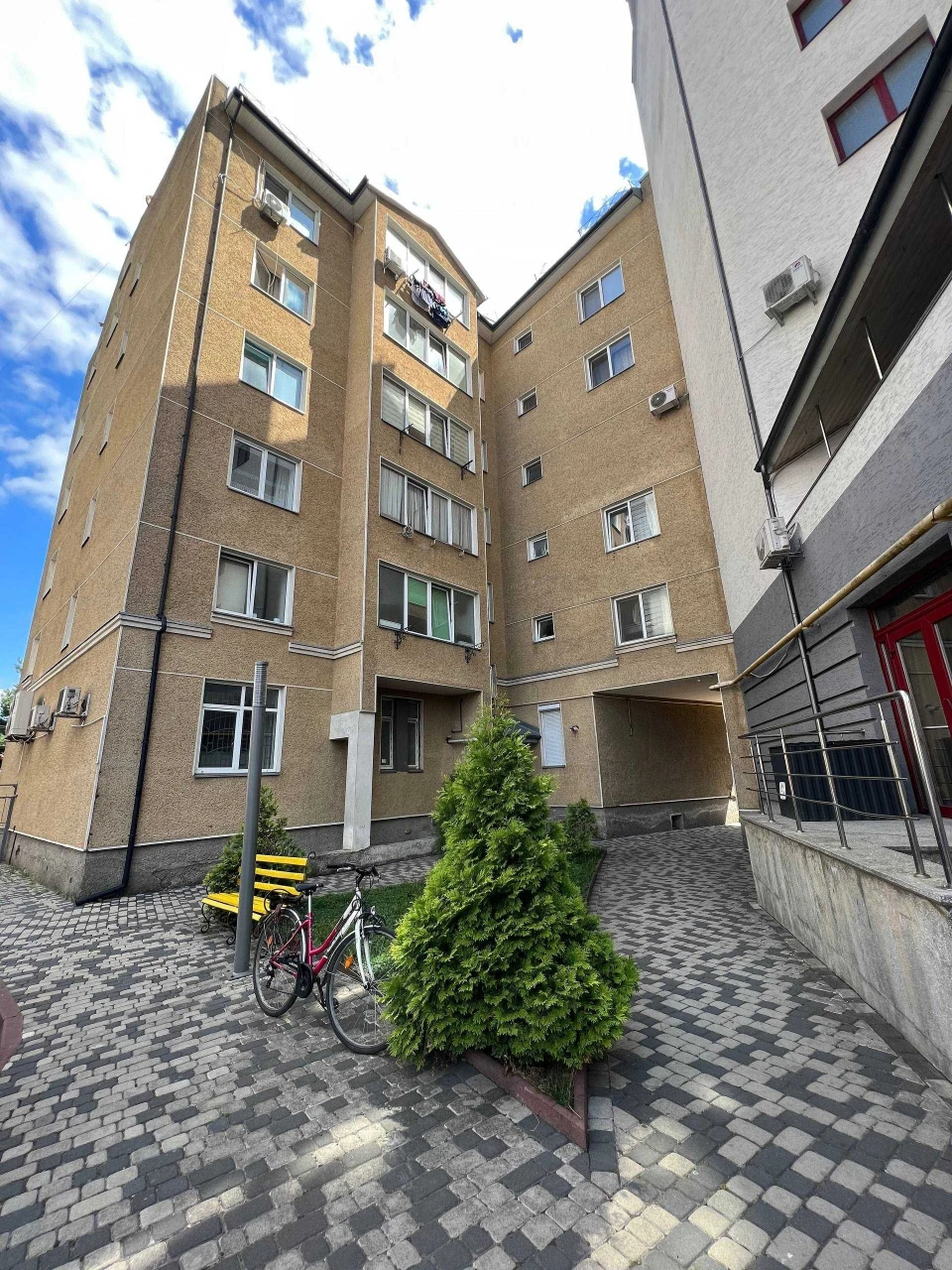 Продаж 3-кімнатної квартири на вул. Вовчинецькій