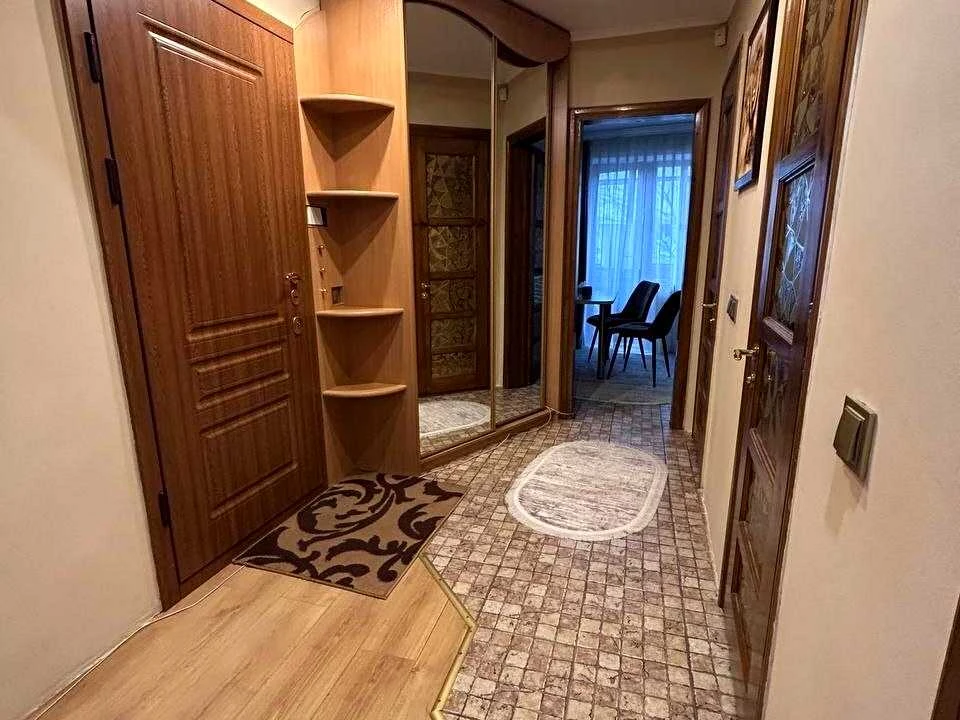Квартира. Львів, Академіка Андрія Сахарова вул. (Суворова)