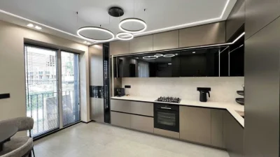 3 rooms for sale in the center of Pelesha Street, residential complex Club Town 12