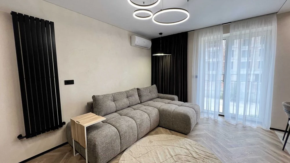 3 rooms for sale in the center of Pelesha Street, residential complex Club Town 12