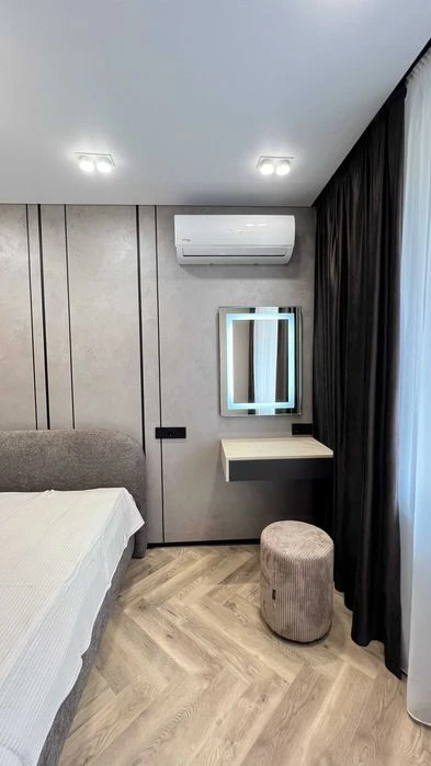 3 rooms for sale in the center of Pelesha Street, residential complex Club Town 12