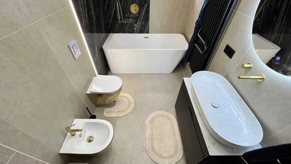 3 rooms for sale in the center of Pelesha Street, residential complex Club Town 12