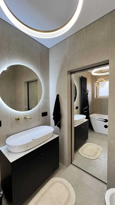3 rooms for sale in the center of Pelesha Street, residential complex Club Town 12