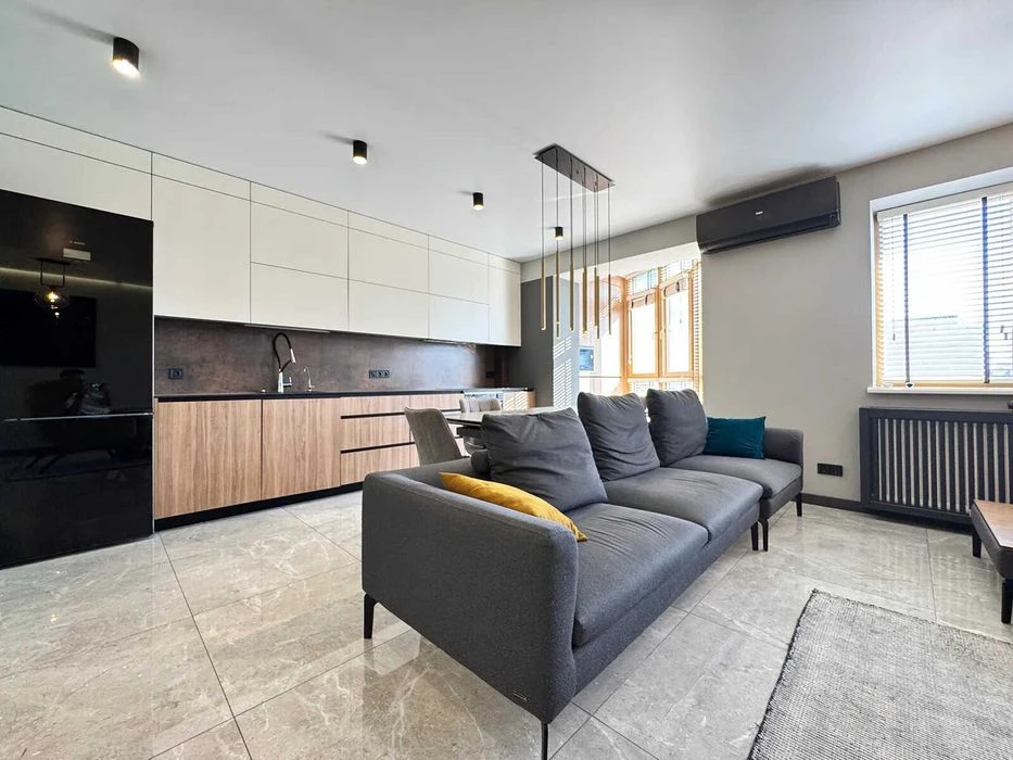 Ексклюзивна квартира з меблями та технікою
